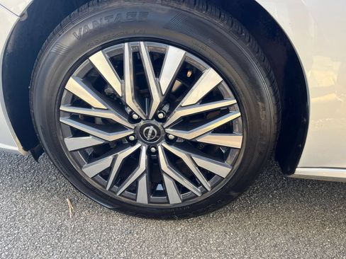 Used 2023 Nissan Altima 2.5 SV FWD image 29