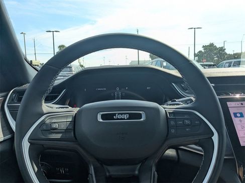 New 2025 Jeep Grand Cherokee Limited w/ Black Appearance Package image 26