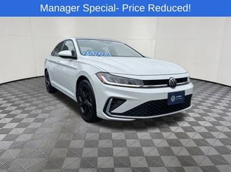 Certified 2025 Volkswagen Jetta SE w/ Sunroof Package video 1