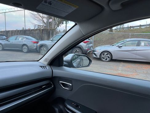 Used 2025 Kia K4 LXS image 36