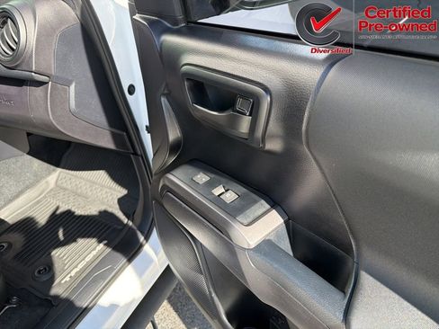Used 2020 Toyota Tacoma TRD Off-Road AWD/4WD image 32