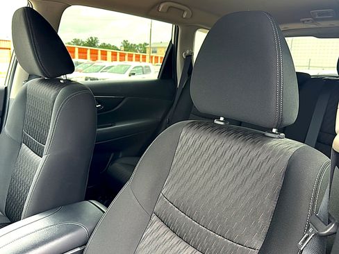 Used 2020 Nissan Rogue SV FWD image 7