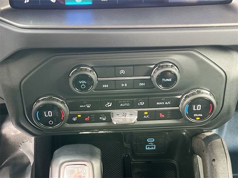 Used 2025 Ford Bronco Badlands image 16