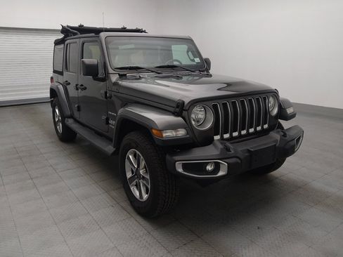 Used 2018 Jeep Wrangler Unlimited Sahara w/ Cold Weather Group AWD/4WD image 14