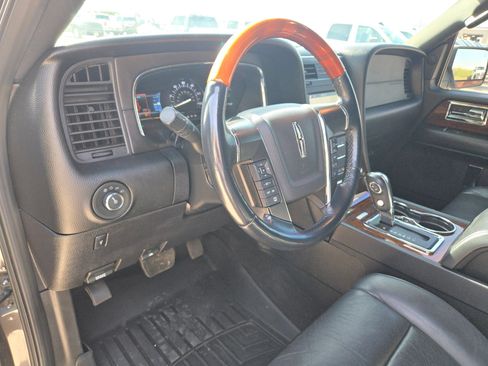 Used 2016 Lincoln Navigator Select RWD image 10