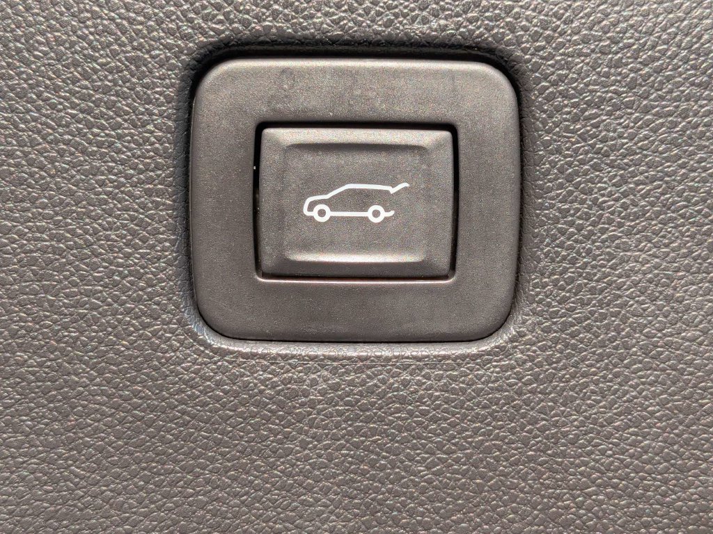 Used 2024 Buick Envista Sport Touring w/ Convenience II Package FWD image 13