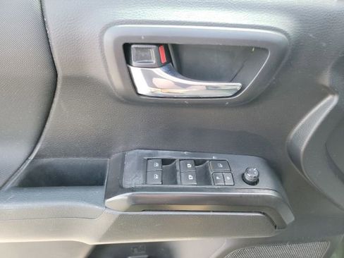 Used 2021 Toyota Tacoma TRD Sport image 16