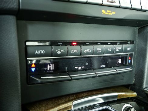 Used 2016 Mercedes-Benz E 350 4MATIC Sedan image 16