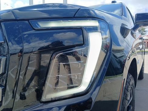 Used 2025 GMC Yukon AT4 w/ AT4 Premium Package AWD/4WD image 4