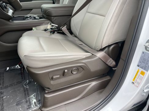 Used 2025 GMC Yukon Elevation image 16