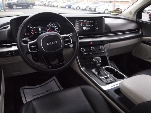 Used 2023 Kia Carnival LX image 28