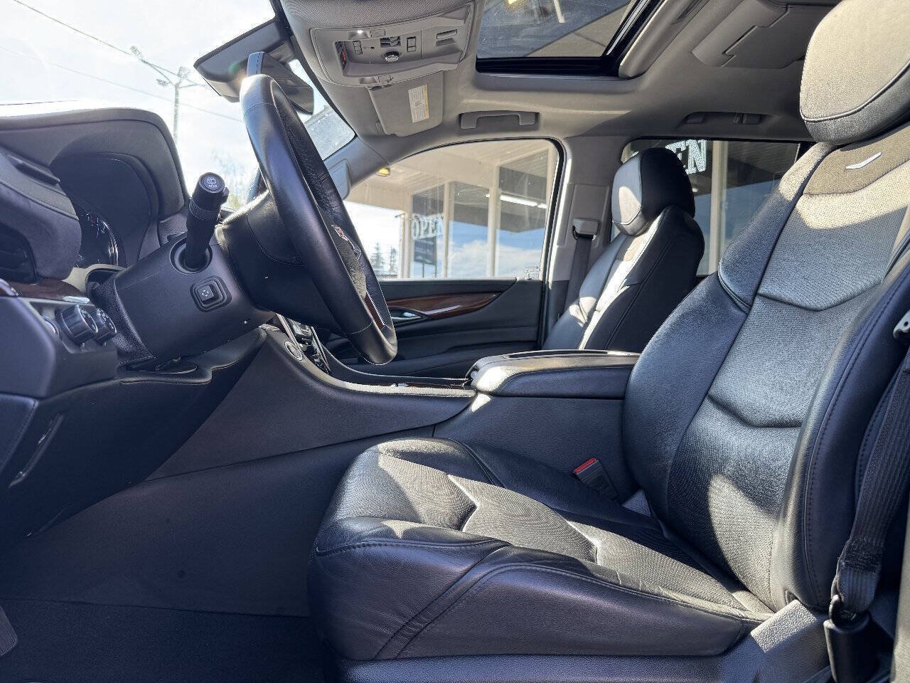 Used 2020 Cadillac Escalade Premium Luxury AWD/4WD image 35