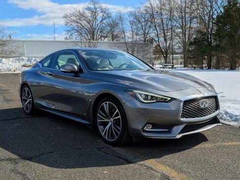 Used 2017 INFINITI Q60 2.0t w/ Premium Plus Package 2.0T image 3