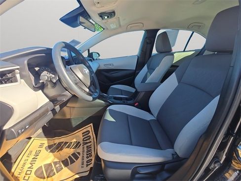 Certified 2025 Toyota Corolla LE image 9