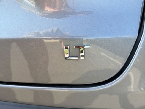 Used 2025 Chevrolet Trax LT w/ LT Convenience Package image 9