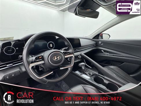 Used 2024 Hyundai Elantra Limited FWD image 16