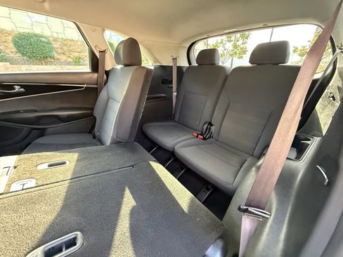 Used 2020 Kia Sorento FWD V6 image 17