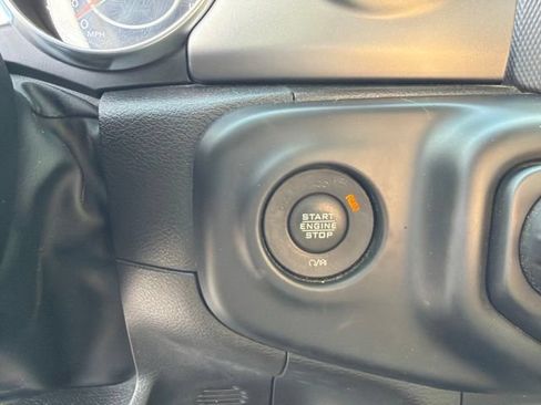 Used 2022 Jeep Gladiator Sport AWD/4WD image 13