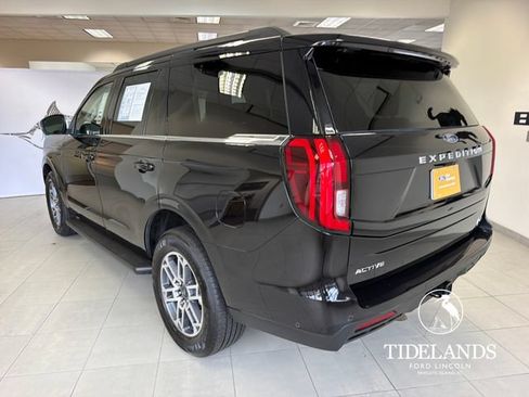 Certified 2025 Ford Expedition Active RWD image 6