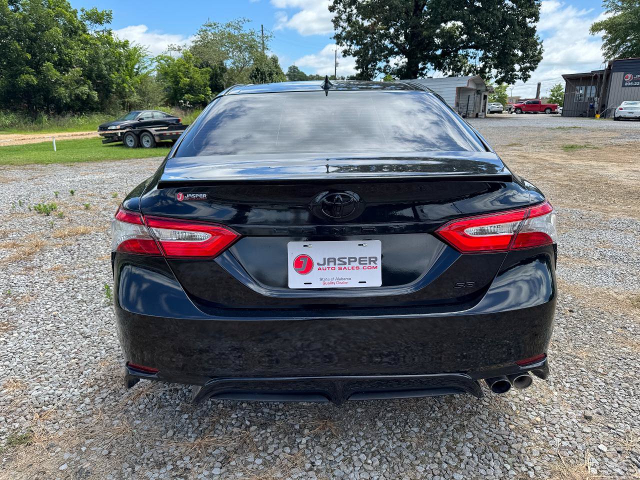 Used 2019 Toyota Camry SE w/ Carpet Mat Package FWD image 4