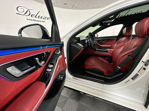 Used 2022 Mercedes-Benz S 580 4MATIC Sedan w/ AMG Line Package image 19