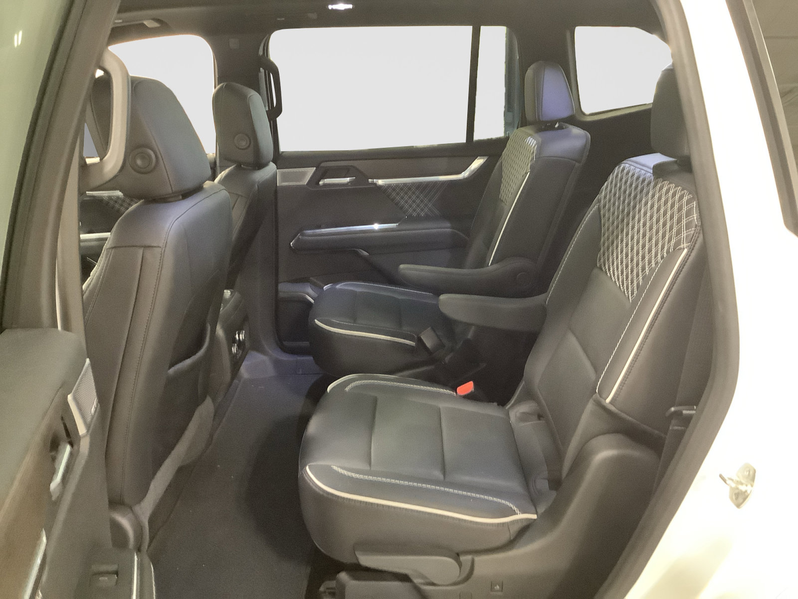 Used 2024 GMC Acadia Denali w/ Super Cruise Package FWD image 15
