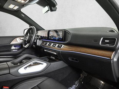 Certified 2025 Mercedes-Benz GLS 450 4MATIC image 25