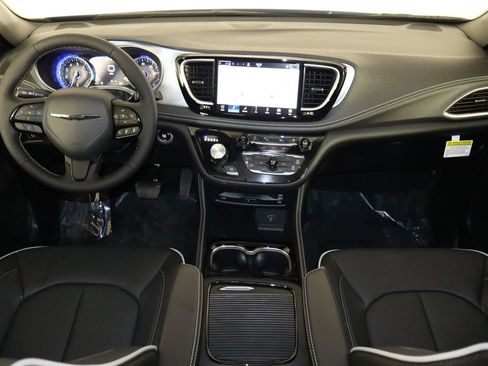 New 2026 Chrysler Pacifica Limited w/ Uconnect Theater Family Group image 13