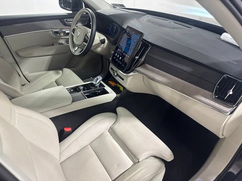 Used 2025 Volvo XC90 B5 Ultra AWD/4WD image 28