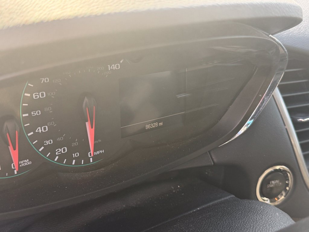 Used 2018 Chevrolet Trax LT w/ LT Convenience Package FWD image 3