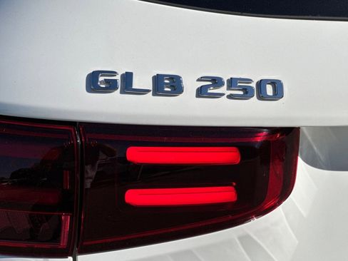New 2025 Mercedes-Benz GLB 250 4MATIC image 13