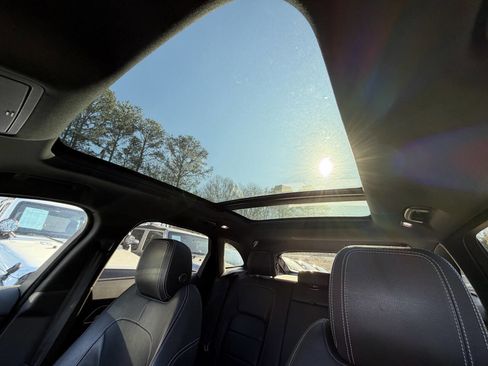 Used 2018 Jaguar F-PACE R-Sport image 31