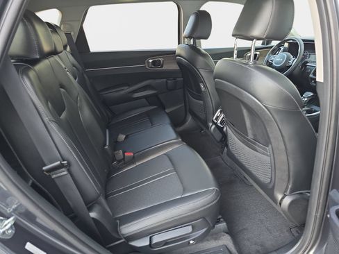 Used 2023 Kia Sorento S w/ Panoramic Sunroof Package AWD/4WD image 13