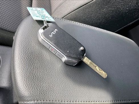 Used 2024 Kia Soul LX image 11