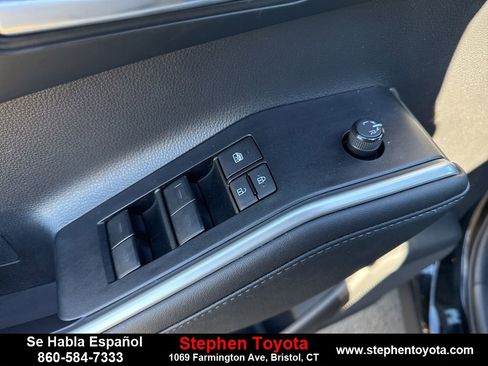 Used 2023 Toyota Highlander XLE image 14