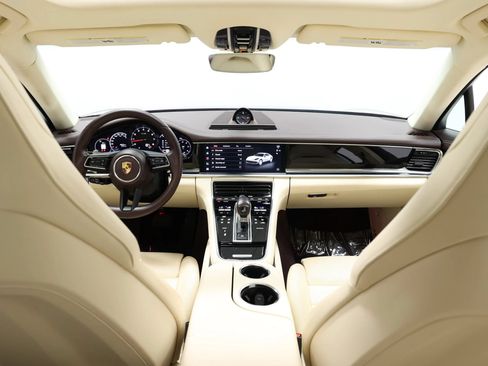 Used 2022 Porsche Panamera image 32