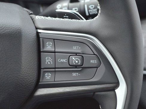 New 2025 Jeep Grand Cherokee Limited image 18