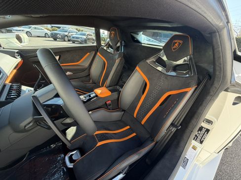 Used 2024 Lamborghini Huracan Tecnica image 19