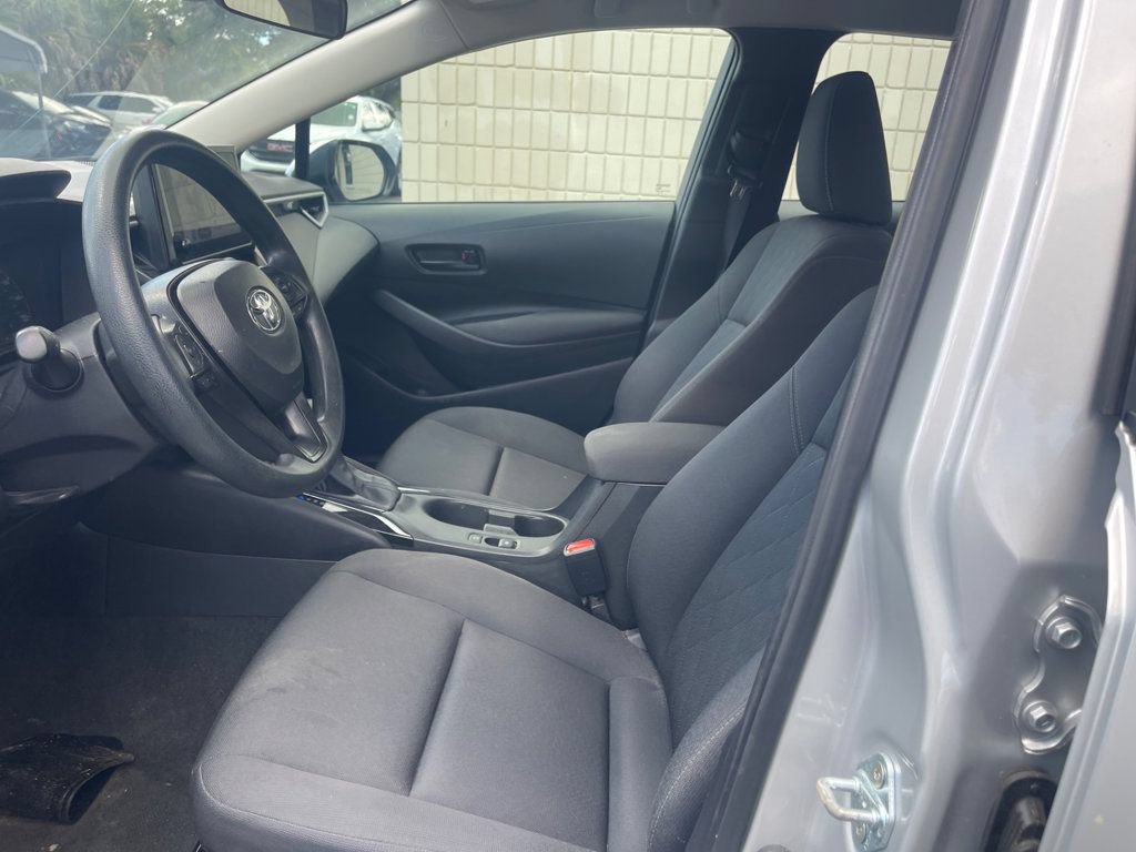 Used 2025 Toyota Corolla LE FWD image 10