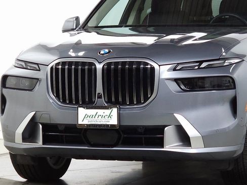 Used 2025 BMW X7 xDrive40i w/ Parking Assistance Package image 3