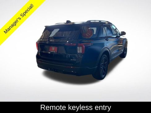 Used 2025 Ford Explorer ST-Line w/ ST-Line Street Pack AWD/4WD image 17