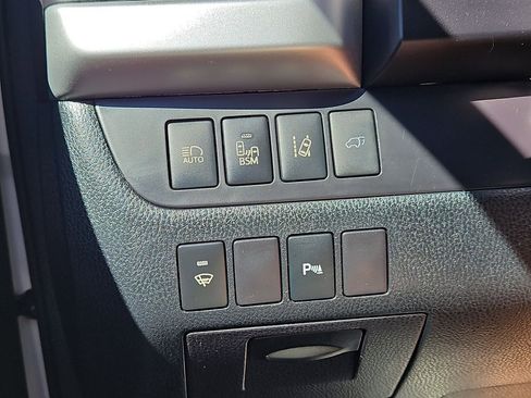 Used 2016 Toyota Highlander Limited image 26