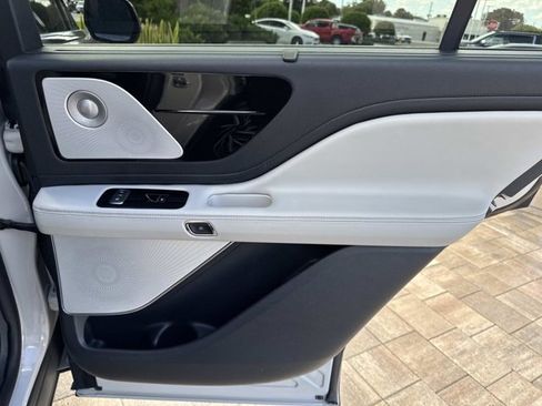 Certified 2025 Lincoln Aviator Reserve w/ Equipment Group 201A image 22