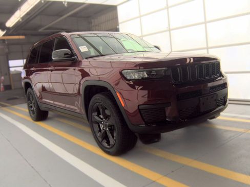 Used 2023 Jeep Grand Cherokee L Laredo AWD/4WD image 5
