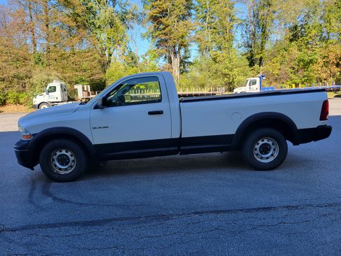 Used 2009 Dodge Ram 1500 Truck ST image 2