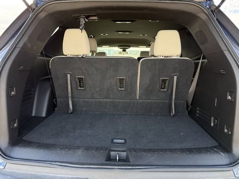 Used 2023 Chevrolet Traverse LS FWD image 28