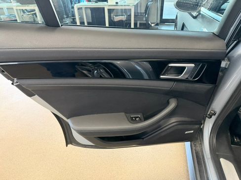 Used 2019 Porsche Panamera 4 image 36