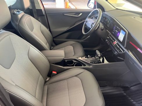 Certified 2023 Kia Niro EX Touring FWD image 20