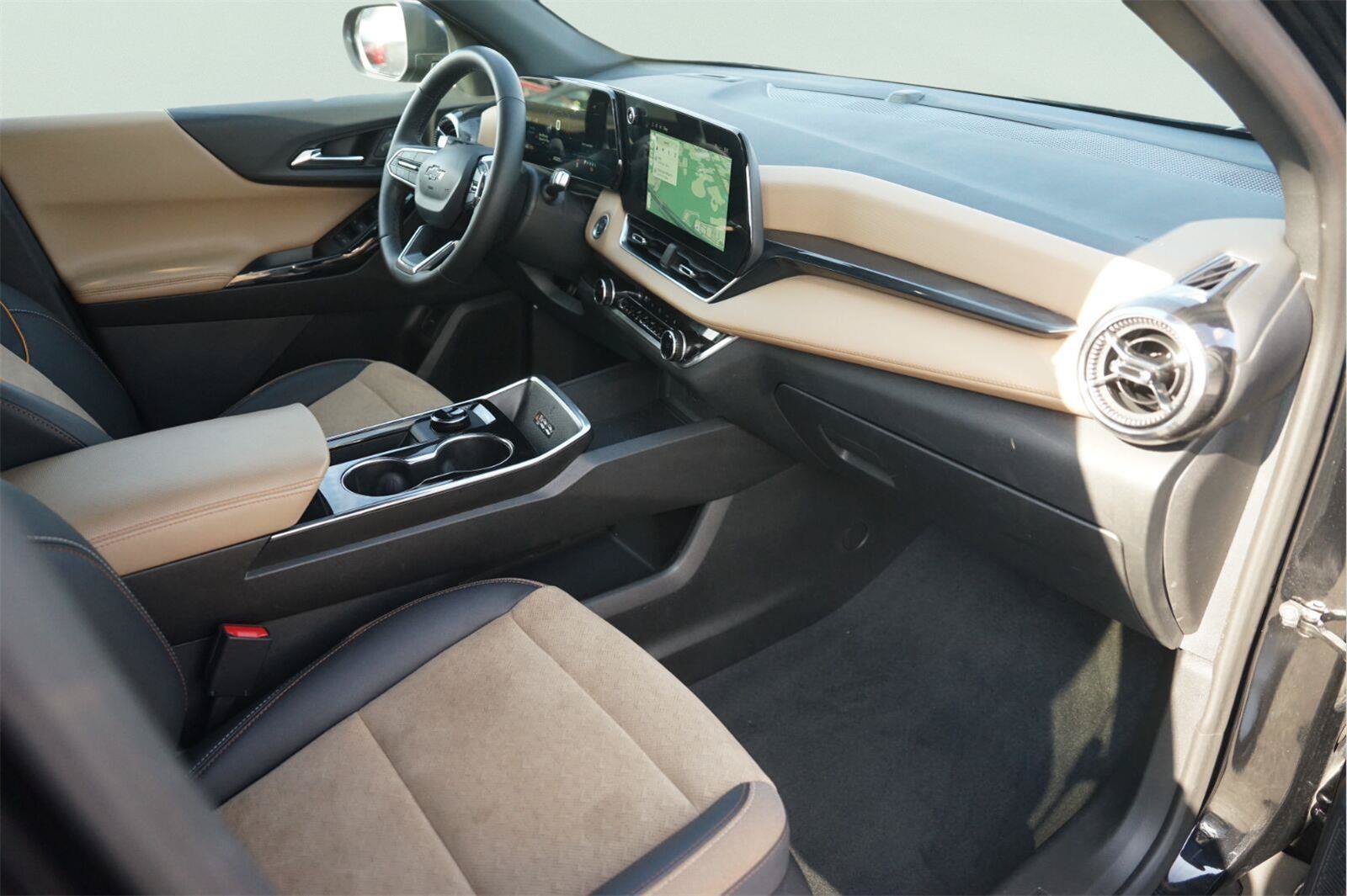 Used 2025 Chevrolet Equinox ACTIV FWD image 17