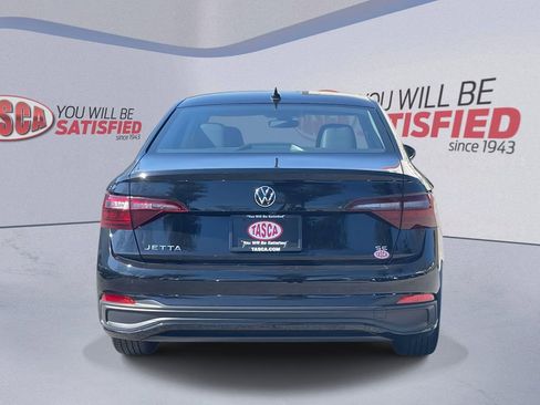 Used 2023 Volkswagen Jetta SE w/ Panoramic Sunroof Package FWD image 7